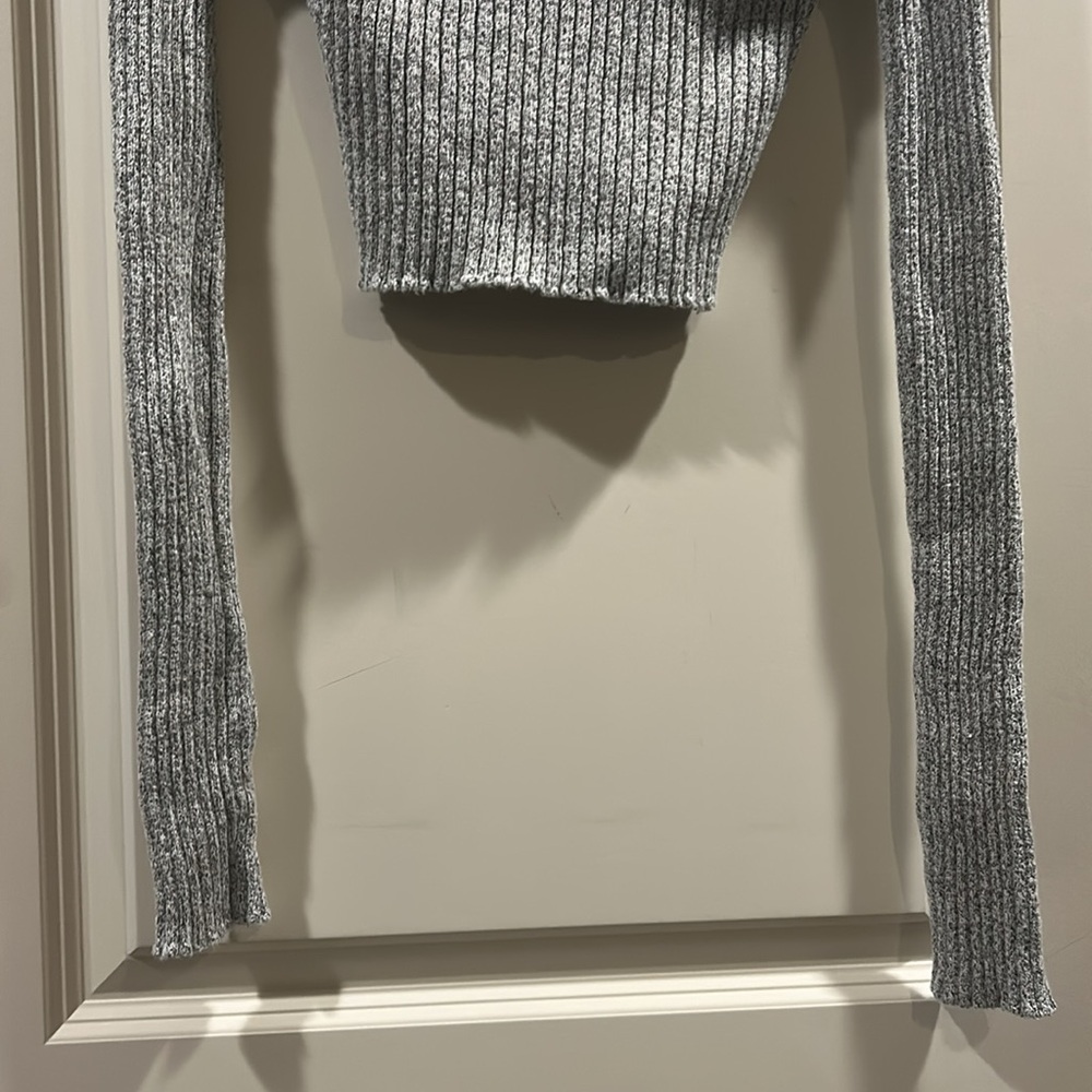 Brandy Melville Milena Rib VNeck Crop Sweater Long Sleeve made in Italy OneSize - Picture 9 of 9